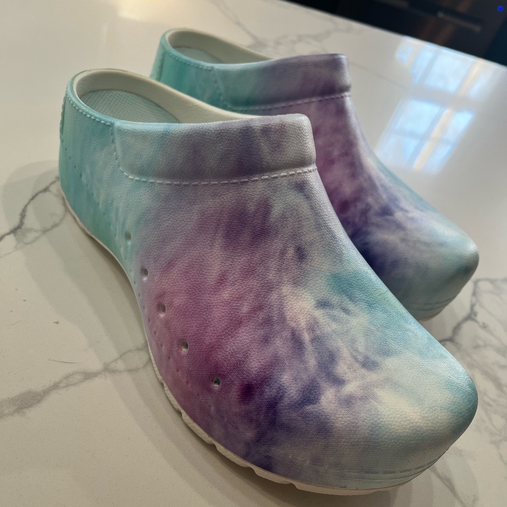 Dansko NWOT clogs, size 39 (8.5-9)
